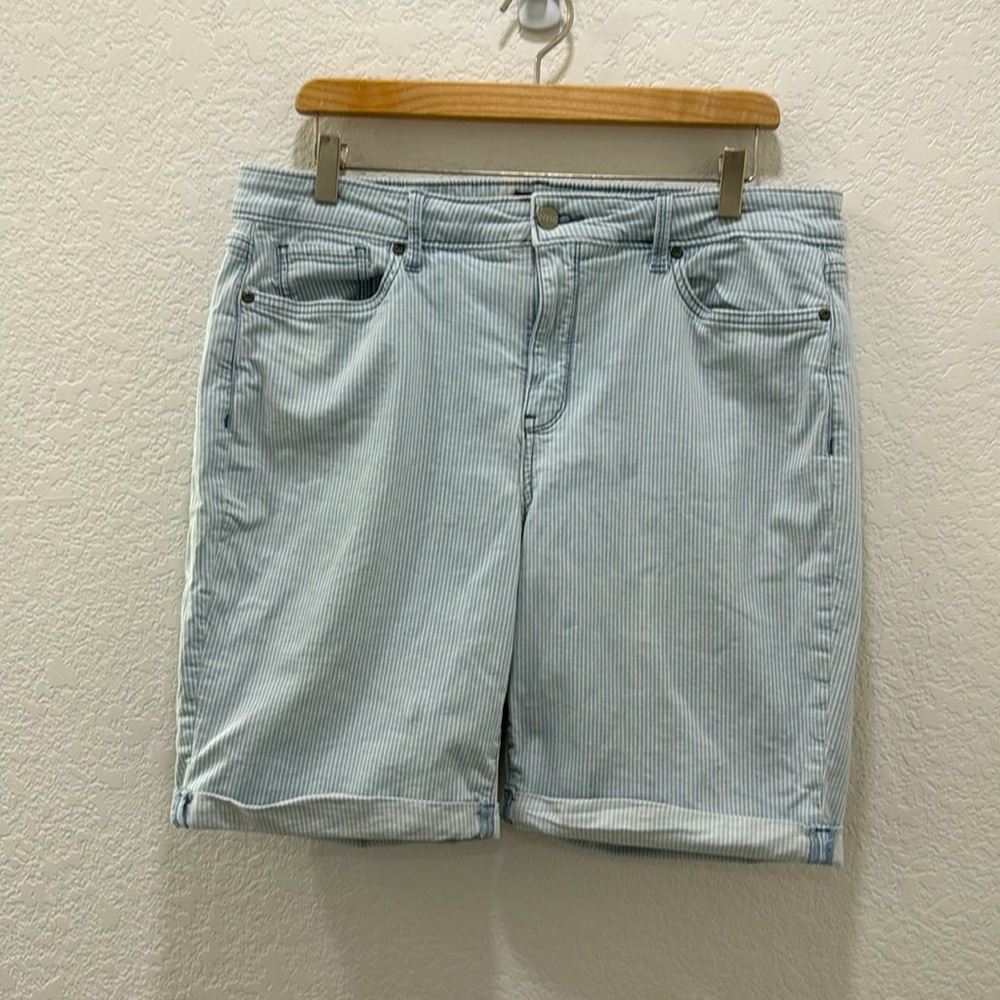 NYDJ Shorts Lightwash Pinstriped Size 14